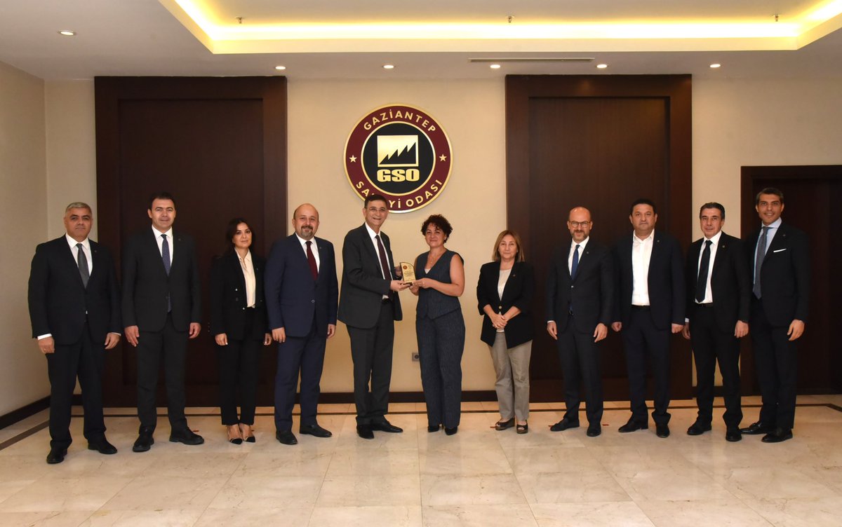 Gaziantep Yetkinlik ve Dijital Dönüşüm Merkezi (Model Fabrika) Direktörü olarak bugüne kadar beraber çalışmaktan mutluluk duyduğumuz Sayın Begüm Erden’e yürütmüş olduğu çok değerli çalışmaları için teşekkür ediyor, bundan sonraki süreçte de başarılarının devamını diliyorum.