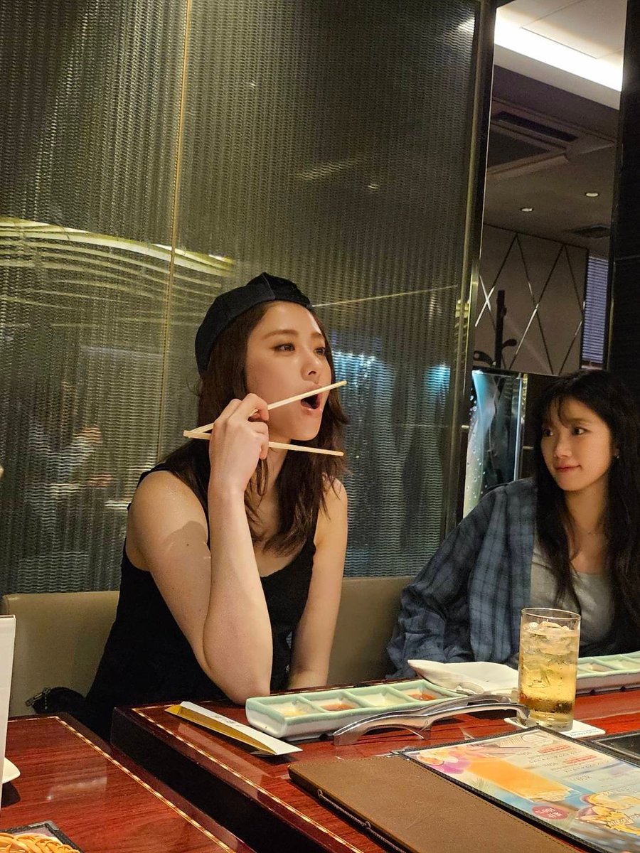 윤진아 생일 축하해~~~~~~♡
난 윤진이가 가지고 있는 감성 따뜻함이 너무 좋다 
항상 우리 팀을 밝게 비춰줘서 고마워 
우리 오래오래 행복하자 

#BloomingArtistYunjinDay
#허윤진에게_미치는_이유