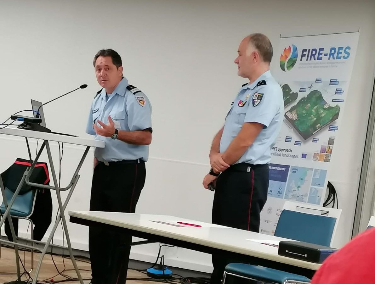 SDIS40's tweet photo. Présentation commune de la saison🔥 FEUX DE FORÊT 2022 🔥 du #SDIS40 #SDIS33 lors du programme européen 🇪🇺 #FireRes visant à une meilleure résilience ✅ des territoires. https://t.co/8HrBBzPPQi