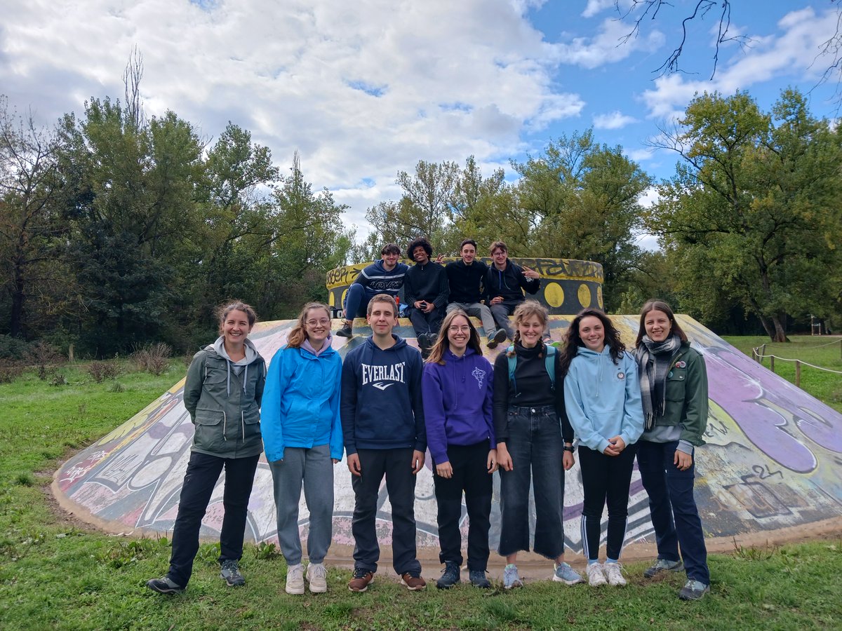 Sur le #terrain : mise en pratique des méthodes de #géophysique appliquée avec la super promo des #L3Géonat de l'<a href="/obslyon/">Observatoire de Lyon</a> ! sismique, ERT, géoradar, magnétomètre et positionnement