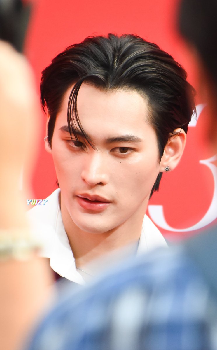 พี่เก้าหล่อทุกวันนน

KAONOPPAKAO WITH JUV

#KAOxBT13thAnniversary
 #number_9th #เก้านพเก้า
#13ปีบิวเทรี่ยม #BT13thAnniversary #BeautyCompanion 
#เพื่อนทุกความสวย