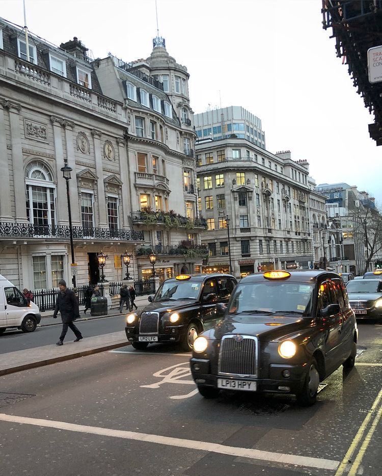 modernlilithh's tweet image. london 🇬🇧