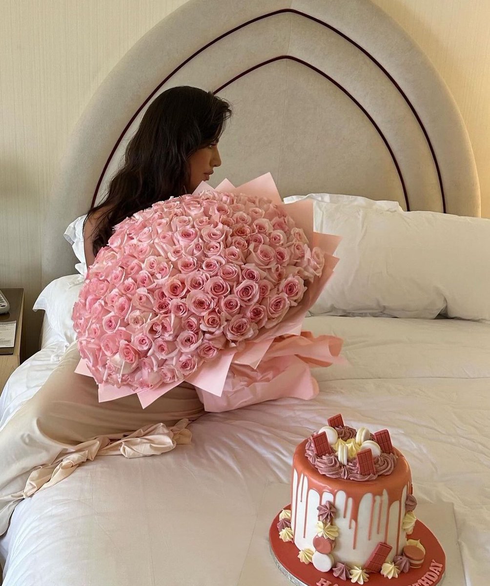 pink flowers can make any girl happy🌸