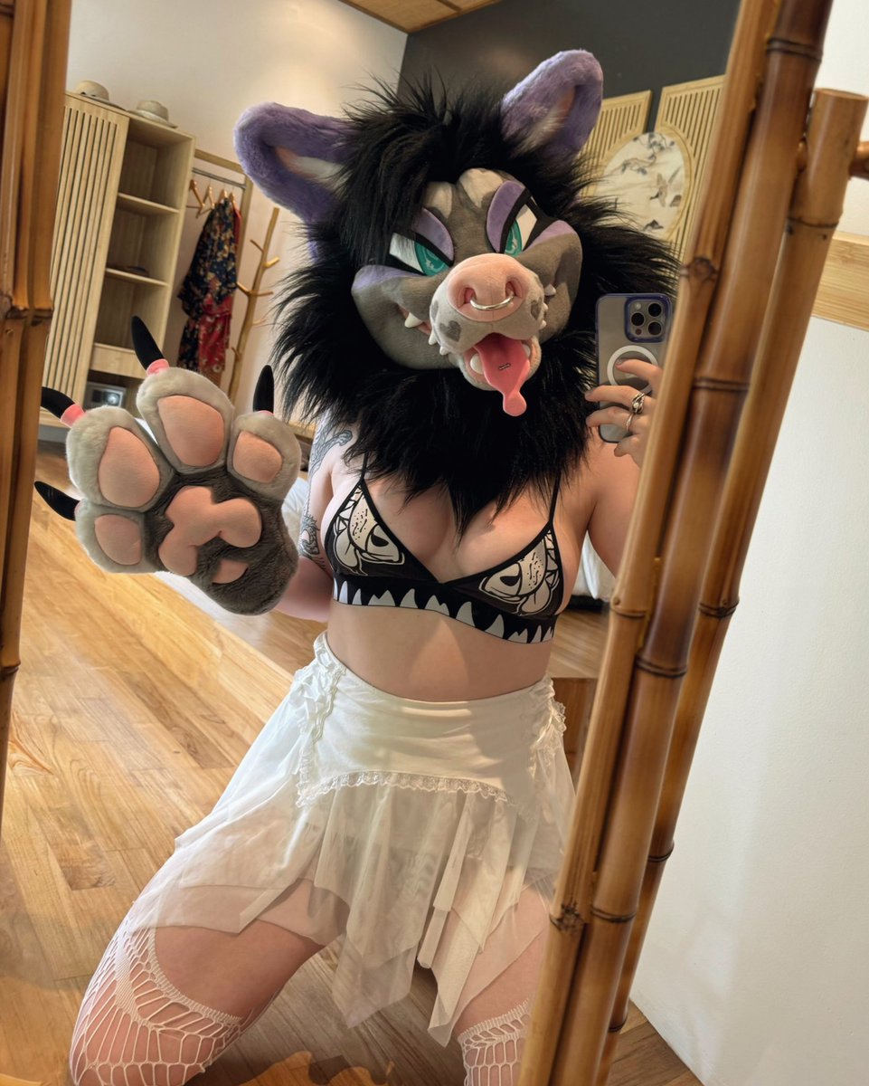 ShuckHyena's tweet photo. omg hi !! :3 https://t.co/6DalFNwYPK