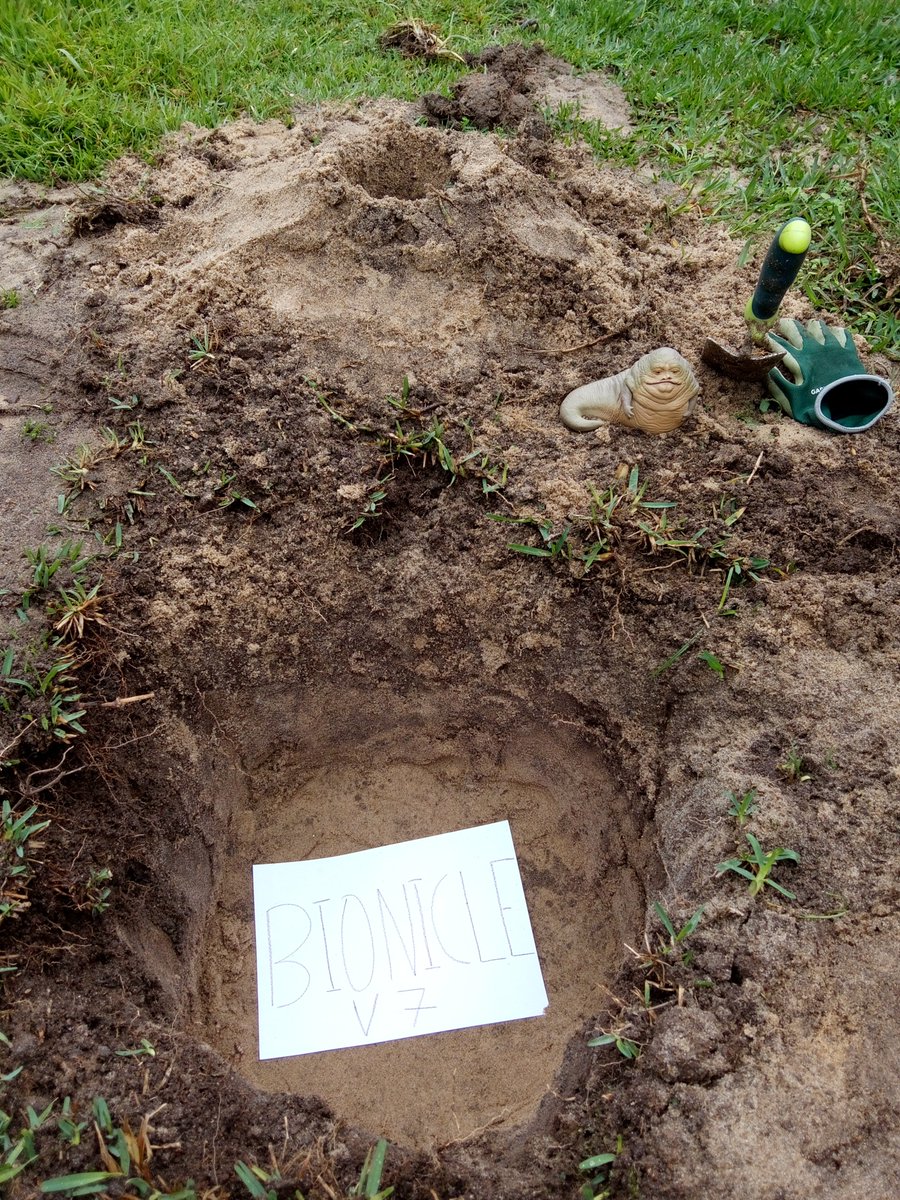 DePIN_Master's tweet photo. Just getting started with my first useless hole! Dug it for absolutely no reason, then made it bigger, and threw in a small volcano because… why not? @justentropylol @newfik_dy @RoundHouseApps @K3rik8 @CreStudio23 Can’t wait to start mining (nothing)! https://t.co/N9pDnxQEsH