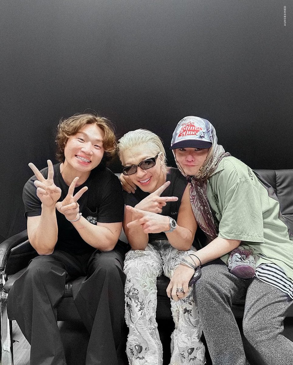 abihyukiwon's tweet photo. with them for life. https://t.co/tKUb6Clpu8
