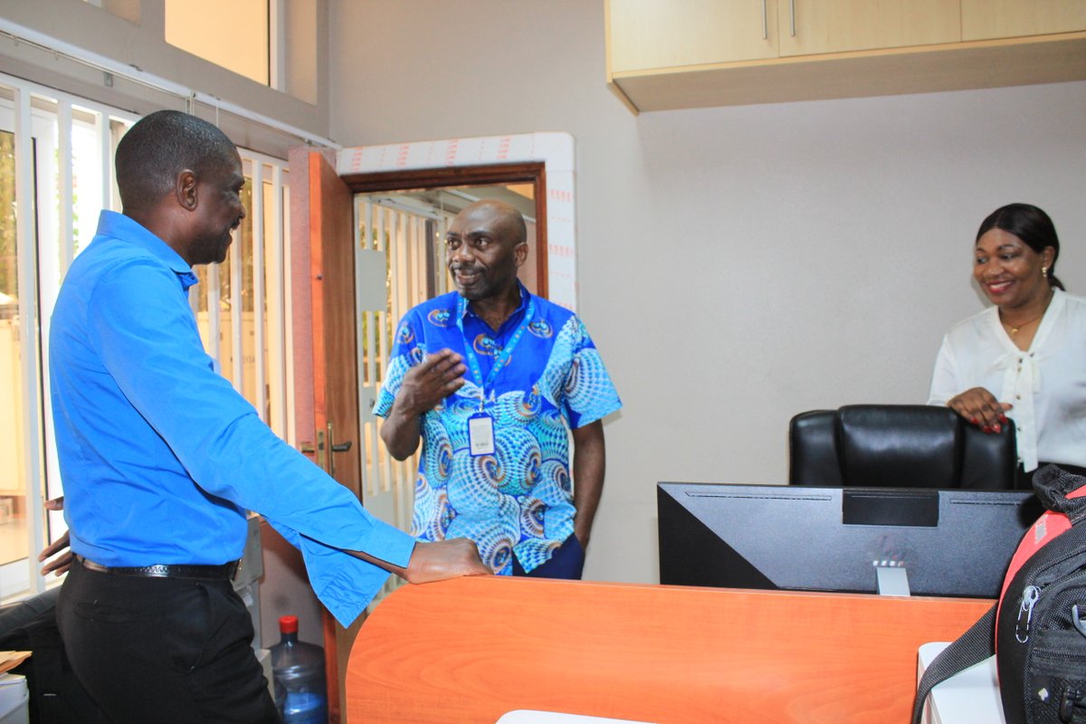 SWIOFC_News's tweet photo. 🌊 SWIOFC Secretariat team welcomes Mr. Dismas Mbabazi as the new Fisheries Officer (Secretary) in Maputo, 🇲🇿replacing Mr. Vasco Schmidt. Mr. Mbabazi has been with @FAO since 2017, supporting sustainable fisheries 🐟 in Africa. #SWIOFC #FAO #Fisheries. https://t.co/vFLH2QpdP8