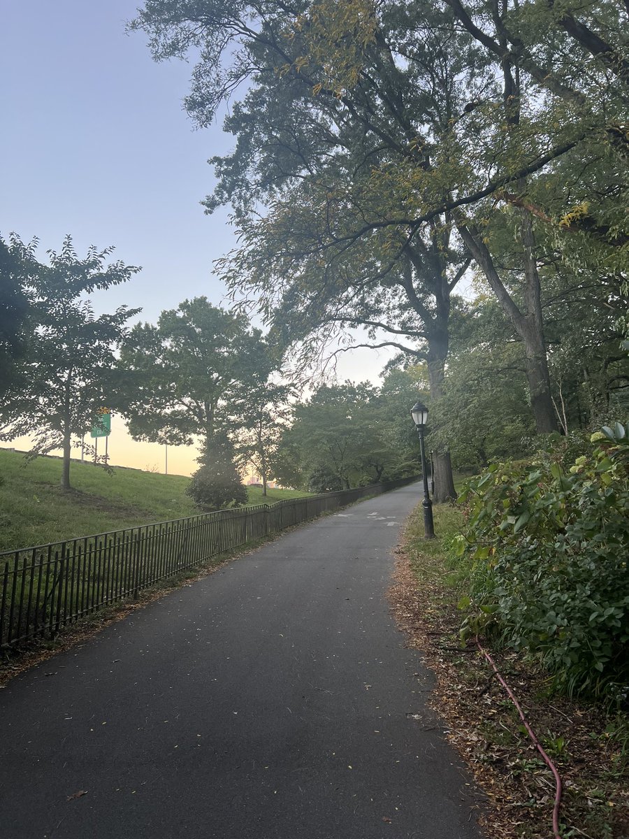 davemorgannyc's tweet image. Excellent, cool, breezy, early morning riverside park &amp;amp; Hudson River run — working through my task prioritization for the day …
❤️ #StartUpMode  @Simulmedia