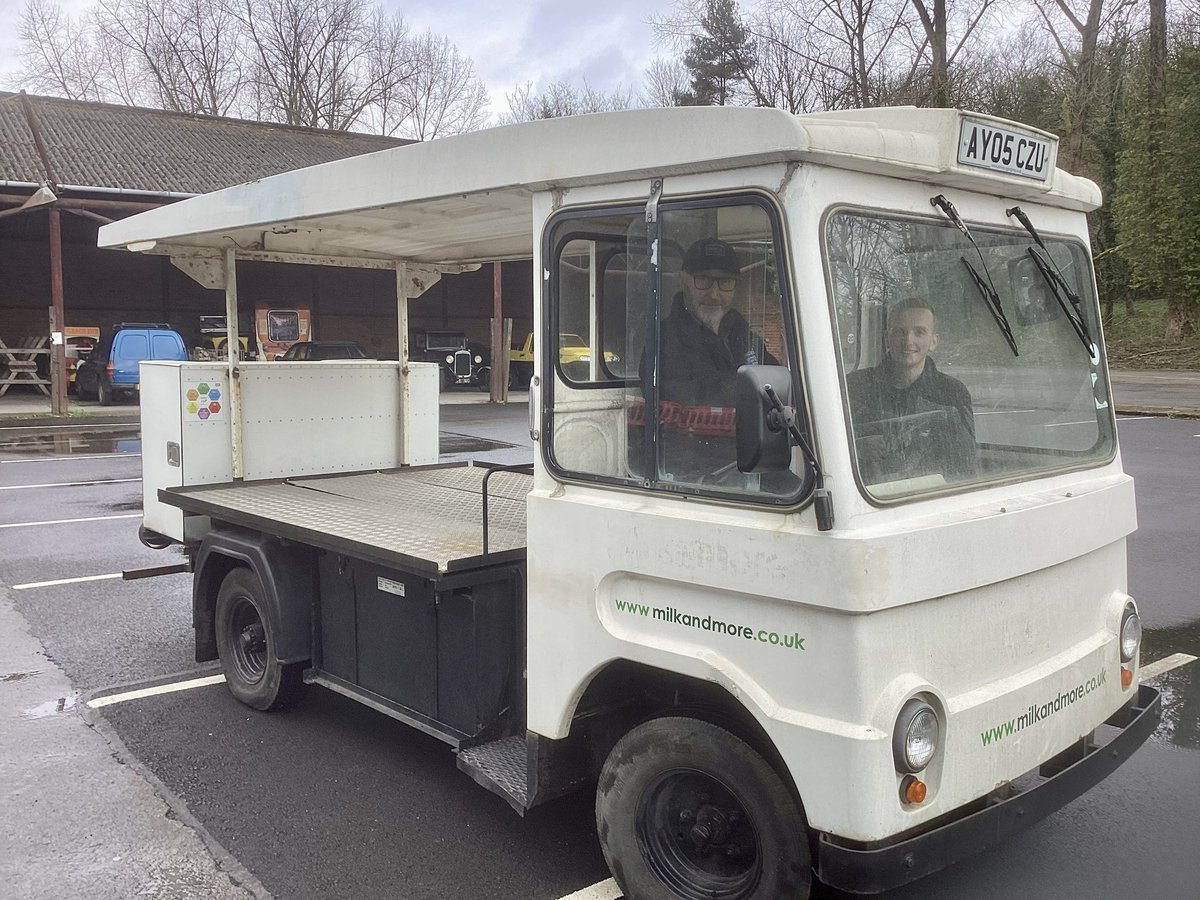 car_british's tweet image. 🥛 #HelpRequired 🙏🙏

We’ve purchased a #MilkFloat! 

Our float was built by Smiths Electric Vehicles in Gateshead and is a very late example being built in 2005.

Doc Lawrence our resident technical genius has got her working and we’ve installed some new batteries BUT…..