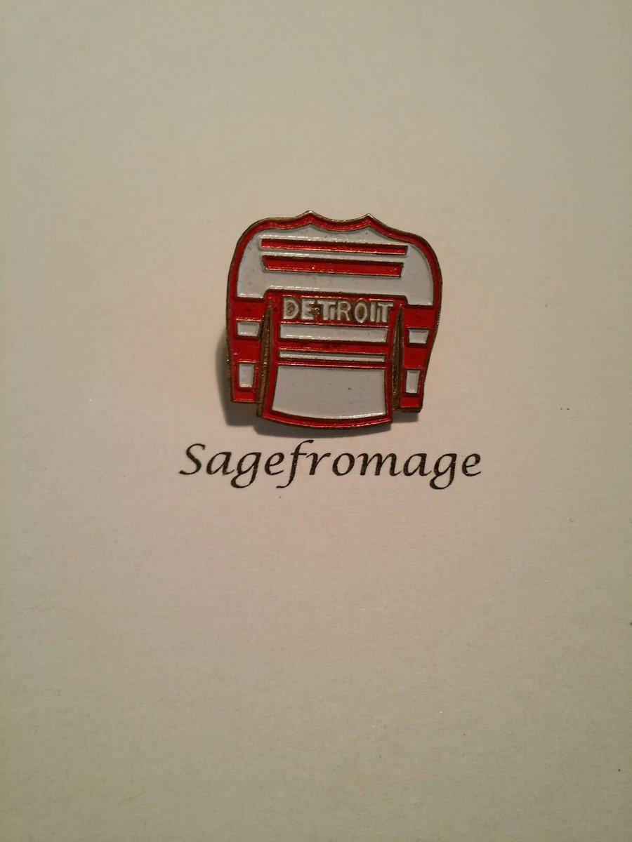 arlissbryant's tweet image. Detroit Red Wings LHN hockey lapel pin tuppu.net/d7ecaf35 #Etsy #sagefromage #PinBackButton