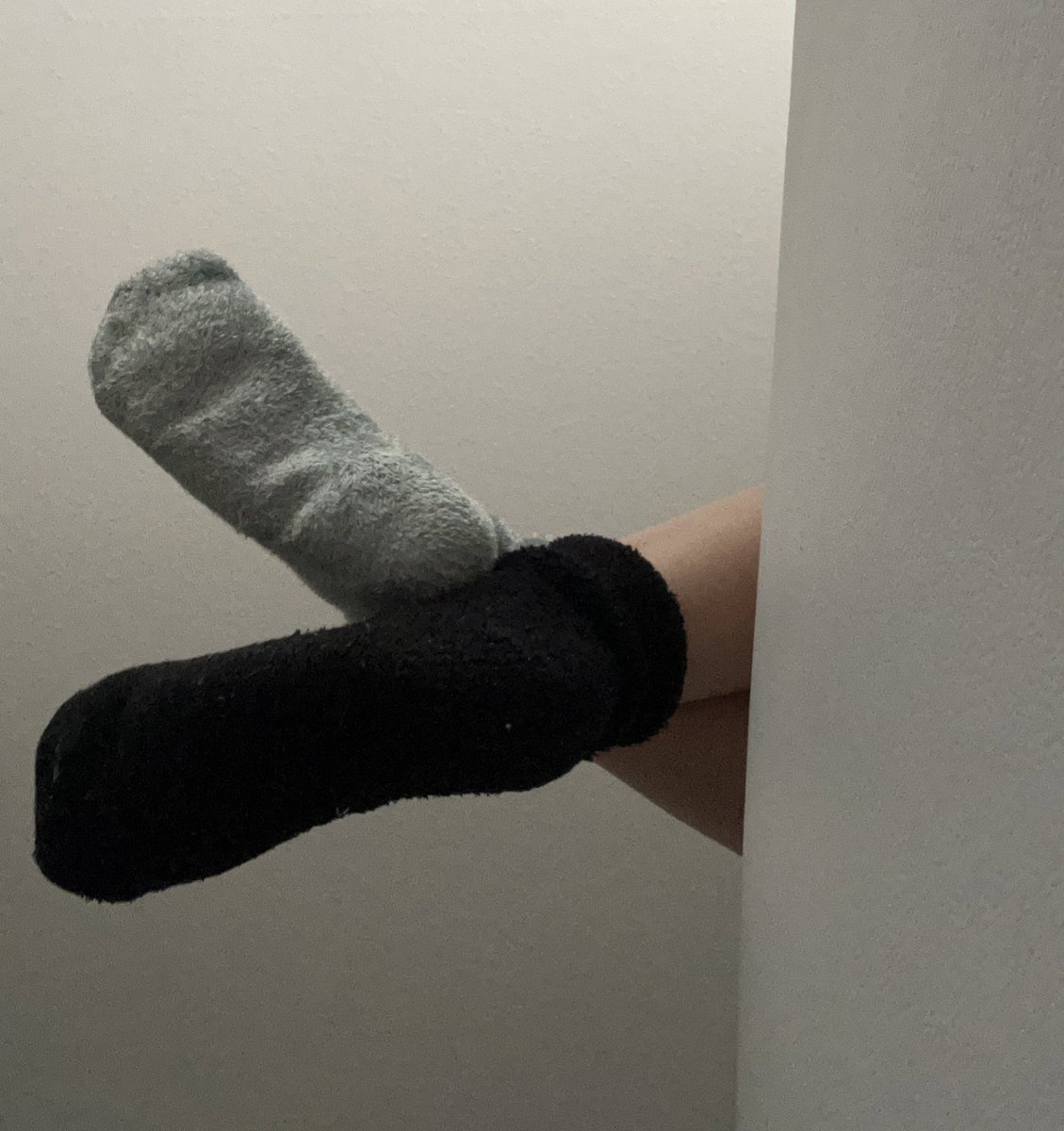 alinebohmer's tweet photo. Bist du bereit für deine Herrin zu Blächen? Leck mir die Füße du erbärmliches Schwein!#feetphoto #slave #moneyslave #feetlove #toes #goddess https://t.co/qkXpZO8t6W