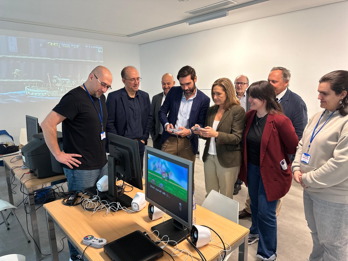 🎮 Que ben o pasamos na inauguración das IV Xornadas de Videoxogo e Literatura que ofrecen charlas, debates e obradoiros no <a href="/MARCOVigo3/">MARCO Vigo</a>

A vicepresidenta, @Luisa_SMendez, agradeceu á <a href="/fcarloscasares/">Fund. Carlos Casares</a> que aposte "por achegar ao público as conexións entre narrativa e videocreación"