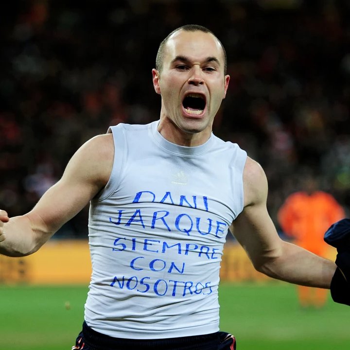 Un gesto que nunca olvidaremos. Enhorabuena por tu trayectoria y mucha suerte en todo lo que está por llegar.

Gràcies, <a href="/andresiniesta8/">Andrés Iniesta</a>!