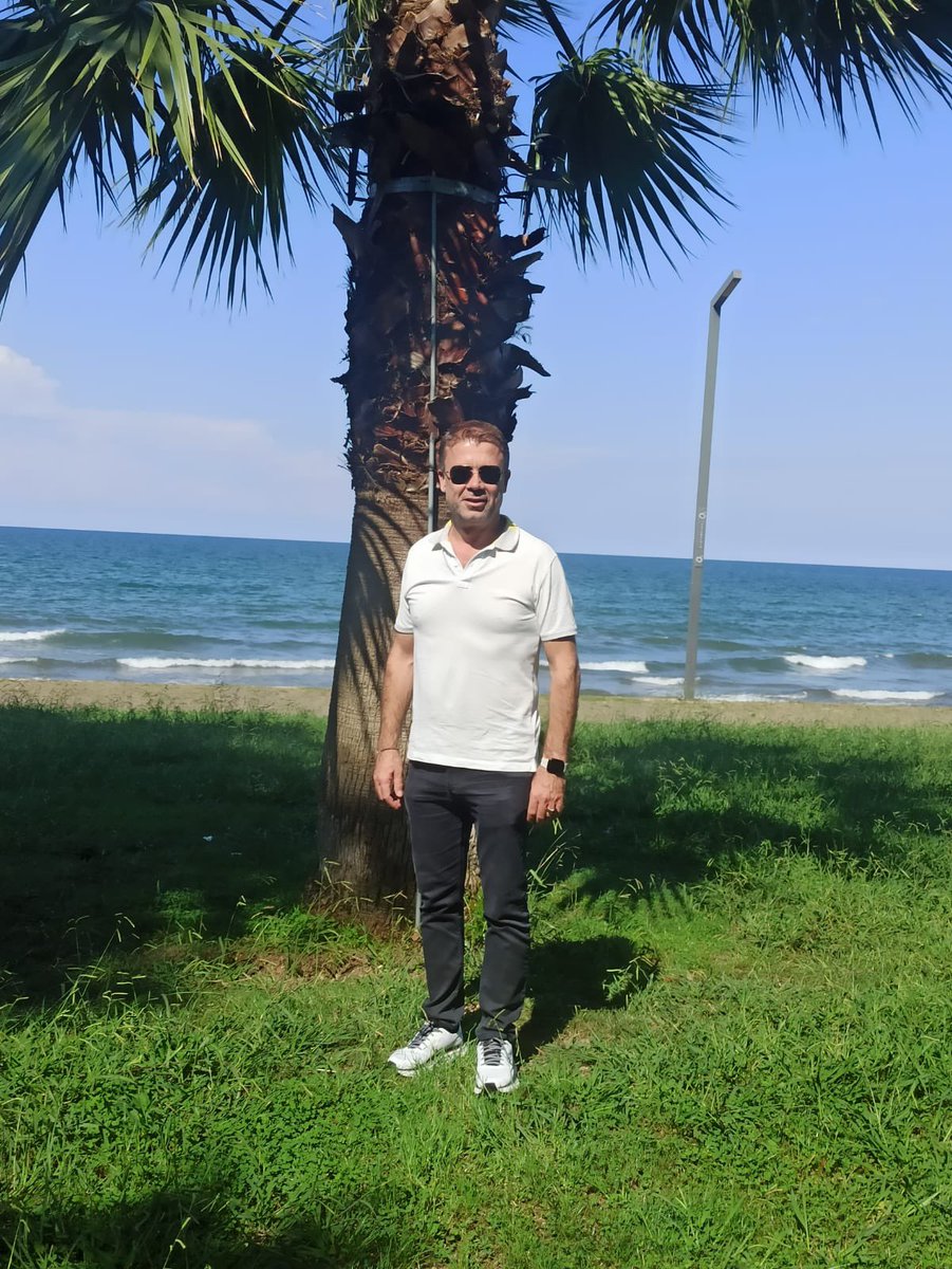 HSerhatAHN1's tweet photo. Dolu dolu yaşa hayatı, dilini keşkeler sarmasın.
Ve öyle birini sev ki; gündüz güneşe, gece yıldıza ihtiyaç kalmasın. https://t.co/Po0ei86Ujs