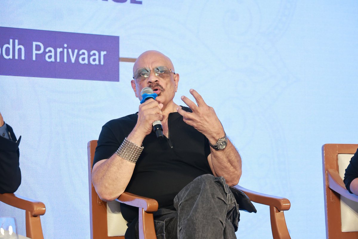 mcesmaharashtra's tweet photo. सत्र दुसरे -श्री. मकरंद देशपांडे,श्री. भरत दाभोळकर व डाॅ. अनुशा श्रीनिवासन अय्यर, यांचा सत्रात कला, रंगभूमी आणि चित्रपट अर्थशास्त्राबद्दल महत्वाचे मुद्दे मांडण्यात आले: "आपली संस्कृति आपल्यालाच जतन करण्याची गरज आहे आणि म्हणूनच आपण ती मांडली पाहिजे. " https://t.co/XSZ57fV0WX