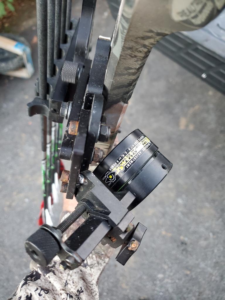 Well this just happened 
When you drop your #bow over 20ft in the dark
Been wanting a new #sight anyways . #bowhunting