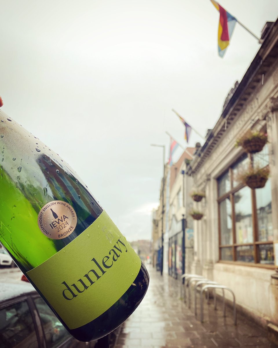 Wedding white fizz for <a href="/OMABristol/">Old Market Assembly</a> 🥂 😊

#wine #sparklingwine #bristol #somerset #seyvalblanc #fizz #wedding #oldmarket