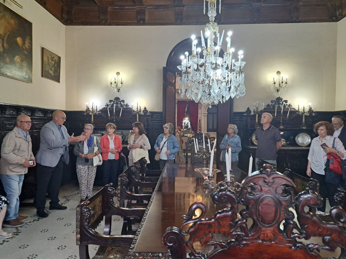 👉Esta mañana hemos realizado con las personas mayores del programa "Albihar Escucha y Acompaña" y <a href="/siempreacomgr/">Siempre Acompañados Granada</a> la ruta de Descubrir Granada de este mes.

📍Hemos visitado la Subdelegación de Gobierno de Granada, en Gran Vía,  y los alrededores.