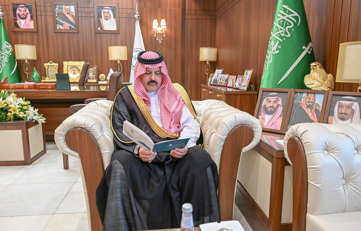 emara_hail's tweet photo. سمو #أمير_منطقة_حائل يستقبل رئيس مجلس الجمعيات الأهلية بالمنطقة أ.أحمد بن سعد الذيبان وأعضاء المجلس بمناسبة صدور قرار تشكيل مجلس الإدارة في دورته الثانية ويطلع سموه على التقرير السنوي والخطط والمشاريع المستقبلية للمجلس. https://t.co/JuYxhDoXN8