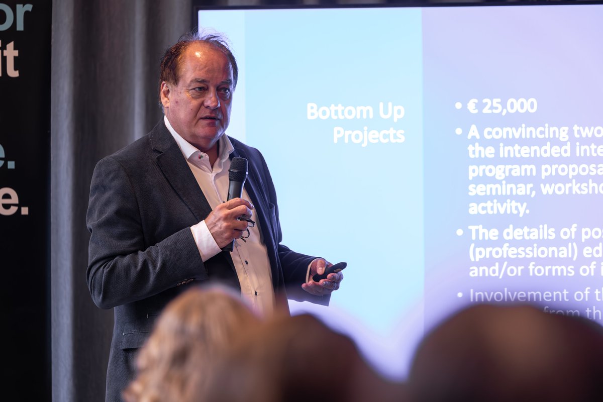 LDE Dean Wim van den Doel kicked off with an introduction to the LDE programme &amp; its ambitions. Speakers Alonso Ayala &amp; Betty Huerta are up next! After that, the new #TUDelftGlobalInitiative Student Club Board will be introduced &amp; there will be time for networking. #GlobalLunch