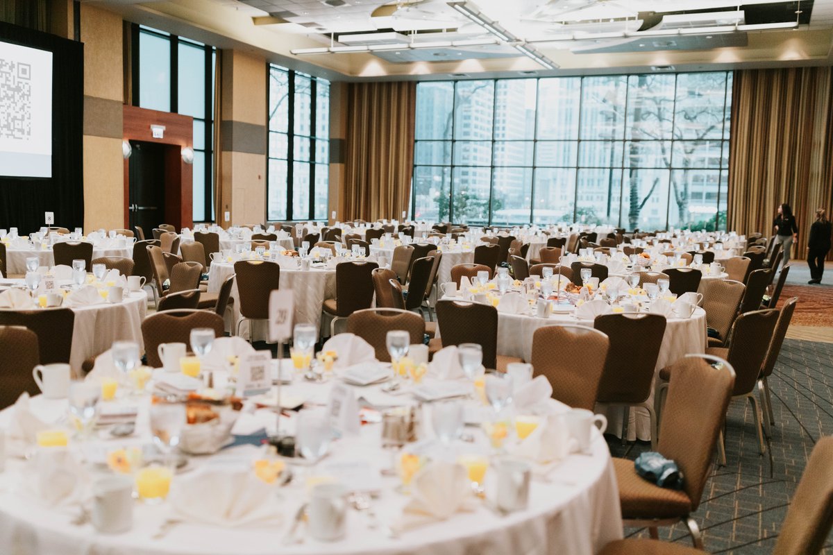 ChiSportsSummit's tweet photo. Today’s the day! The Chicago Sports Summit is here, and we can’t wait to see everyone for a morning full of networking and conversation. 

#SportsBusiness #ChicagoSportsSummit https://t.co/4M0XOlot25