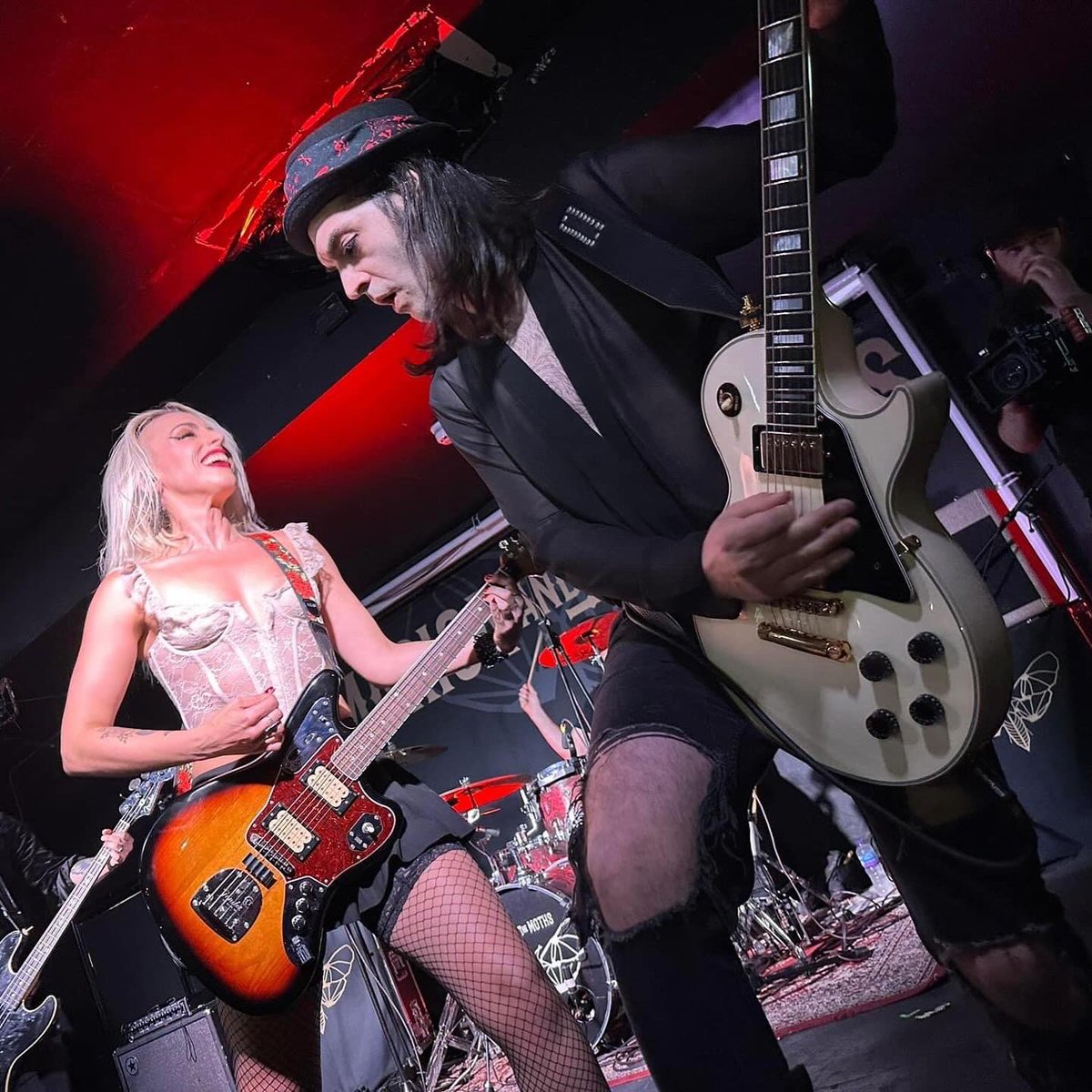Marisa_Moths's tweet photo. Only 17 more sleeps until tour starts 😱😍 WHO'S EXCITED?! 🤩🤩🤩🤩 make sure to grab your tickets now via our website at https://t.co/dktzfgySER 😘 we cannot WAIT to see you all! ☺️ Love, MATM 🖤

#tour #marisaandthemoths #whatdoesntkillyou #autumn #uk #livemusic @blackstaramps https://t.co/NMSYDWlMQb