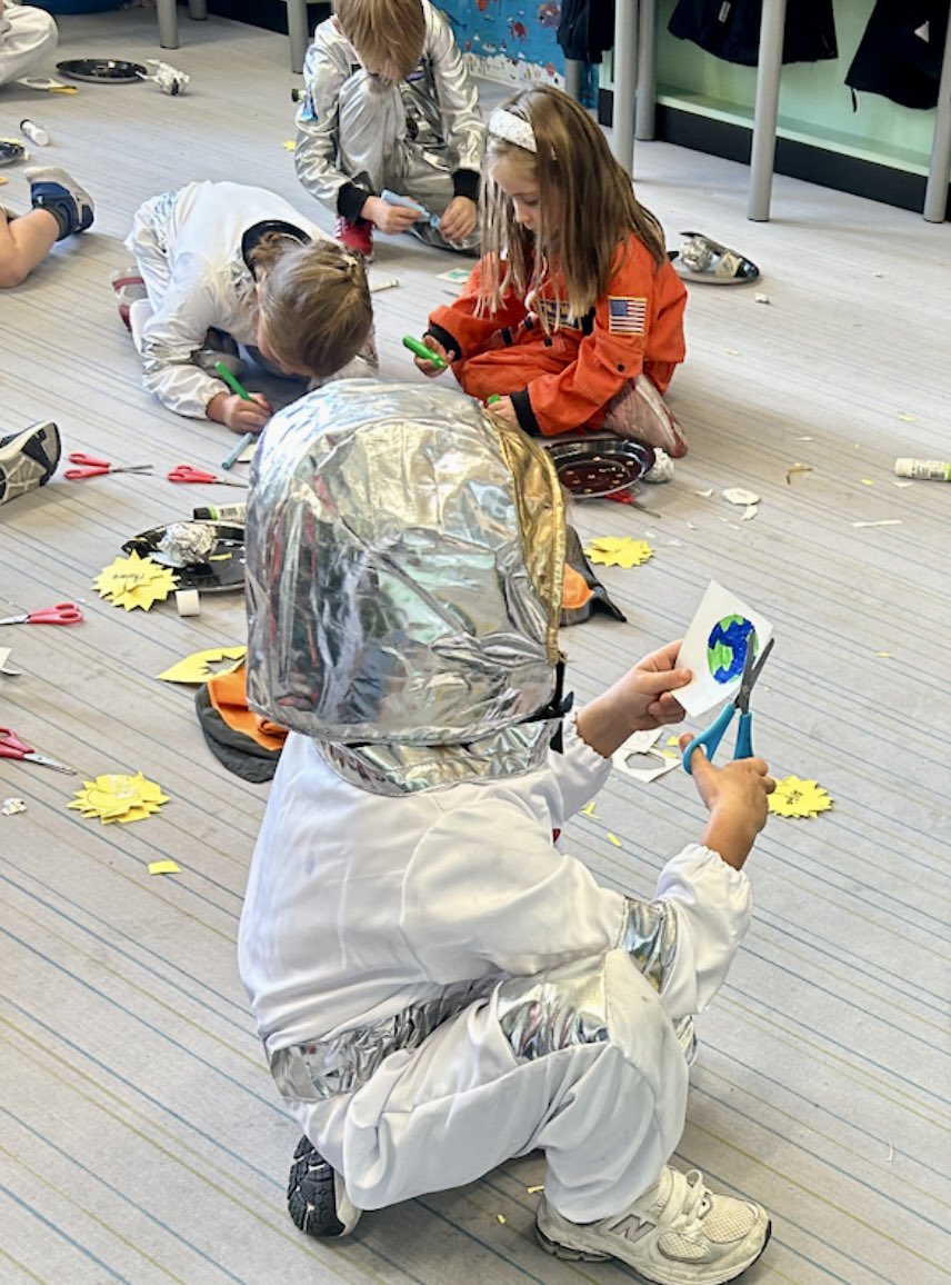 Year 1 had a fantastic Space Day! Everyone came dressed in amazing costumes, there was an incredible VR workshop and they created solar system hanging mobiles!