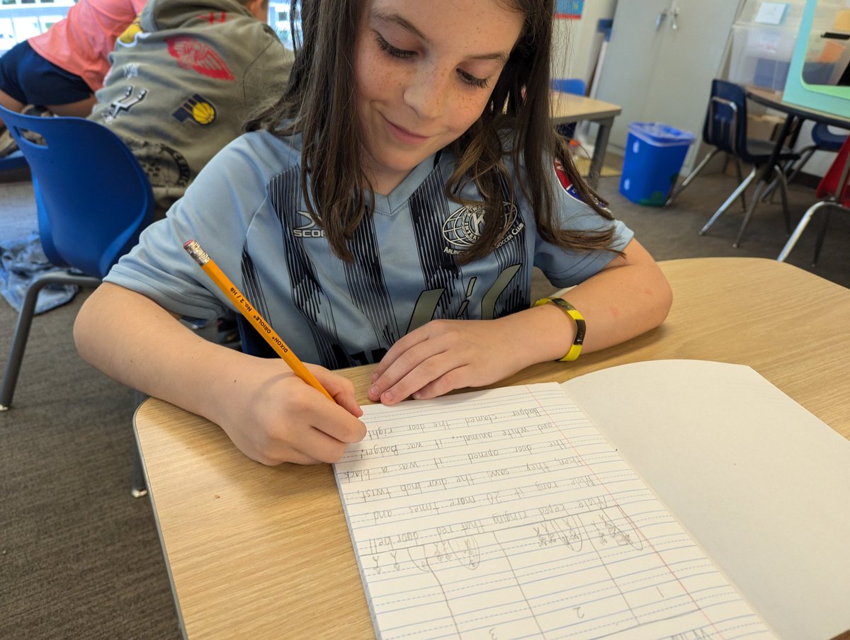 EscuelaKeyAPS's tweet photo. This week, third graders in Mr. Parent's class are starting their writing journals by coming up with their own ending to one of the chapters in the classic story The Wind in the Willows. #somoskey https://t.co/wHmqEFRP7s