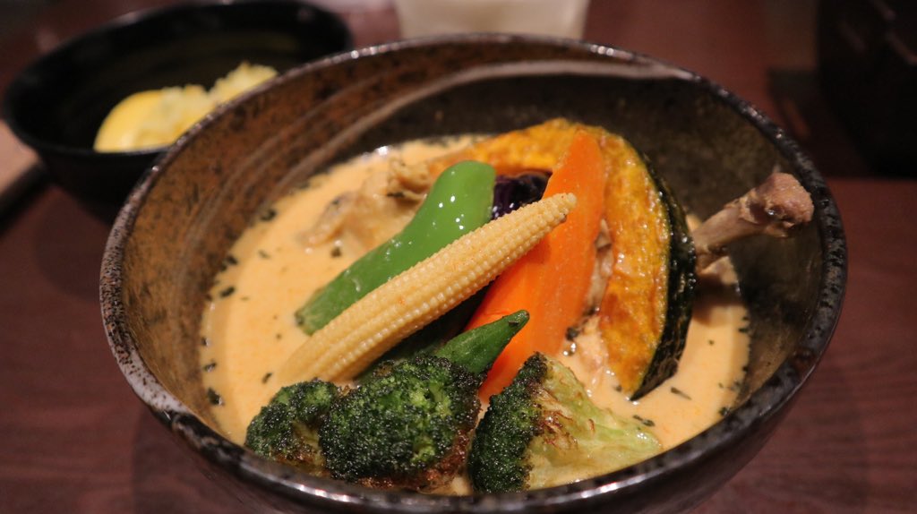 suzuki_ph3's tweet photo. そういえば札幌で観測できました。ここのスープカレー、スープのクリーミーさとスパイスとあまりにも美味しすぎる野菜達との相性が良すぎて感動した...特にジャガイモレベチ...ホクホクで甘い🥔(3辛結構辛った)#prfm #Pcubed_P #pcp10 @SoupCurryYellow https://t.co/f6gAJwgOB8