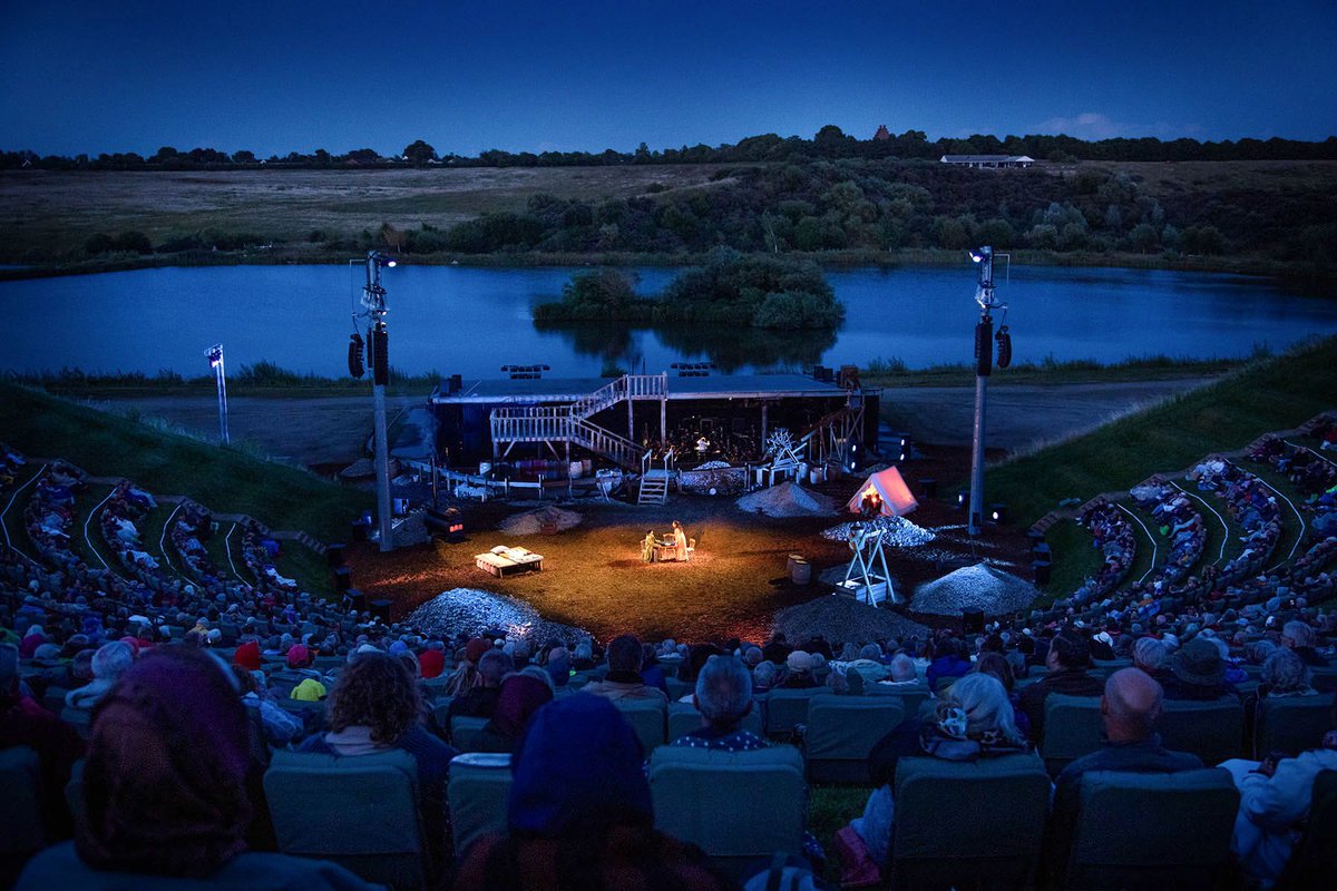 Robelighting's tweet photo. ROBE lighting #ESPRITE, #Spiider, #iSpiider &amp; #iFORTE LTX luminaires, supplied by ETP, all had great impact on the lighting/set design by Simon Corder for Opera Hedeland’s La fanciulla del West (Girl of the Golden West) by Puccini. (📸 Mikal Schlosser) https://t.co/41GG7Z7mgD
