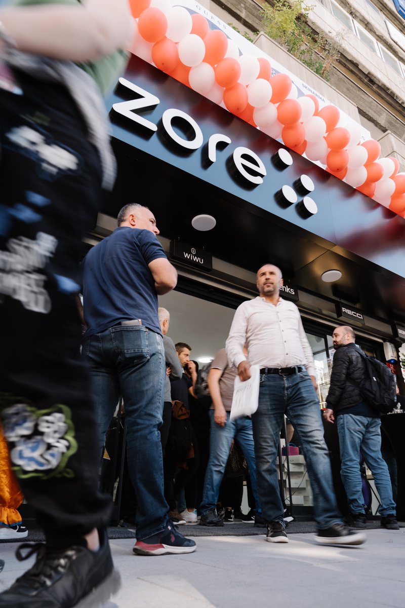 zoreaksesuar's tweet image. Ankara’da açtığımız iki yeni Zore Premium mağazamızın heyecanını paylaşmaktan büyük mutluluk duyuyoruz! Açılış etkinliğimize katılan tüm değerli müşterilerimize, misafirlerimize ve iş ortaklarımıza yürekten teşekkür ederiz. 🤝
#Zore #ZorePremium #ShiftDelete #Ankara #Teknoloji