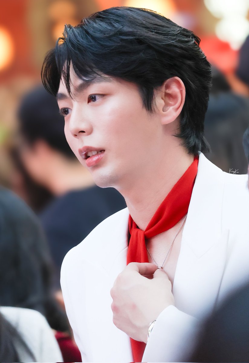 พี่อัพ!! วันนี้มีคิ้ว 5555  อะหยอกๆ 🤣🤟🏻🤍🤍 

UP GOHAIR AT BEAUTRIUM
#GOHAIRxUP
#uppoompat