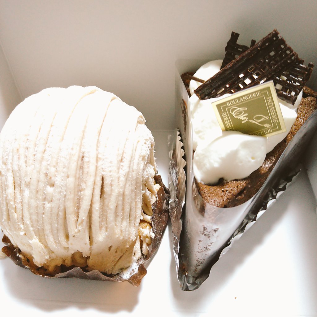 chaichaiminno's tweet photo. 娘が部活の部長になったお祝いという名目でケーキを食べたい夫のために購入したケーキたち https://t.co/GKir4arlUZ