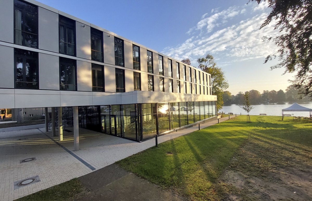 CTAO (@ctao_universe) on Twitter photo 🎉 Next week, we celebrate a major milestone with the #inauguration of the CTAO Science Data Management Centre in Zeuthen, in partnership with <a href="/desynews/">DESY (English)</a>! Join us LIVE for this special event:
🇬🇧youtube.com/watch?v=Y-K8hc…
🇩🇪youtube.com/watch?v=nm6HT8…
Read more: ctao.org/news/ctao-scie… 🎉 Next week, we celebrate a major milestone with the #inauguration of the CTAO Science Data Management Centre in Zeuthen, in partnership with <a href="/desynews/">DESY (English)</a>! Join us LIVE for this special event:
🇬🇧youtube.com/watch?v=Y-K8hc…
🇩🇪youtube.com/watch?v=nm6HT8…
Read more: ctao.org/news/ctao-scie…