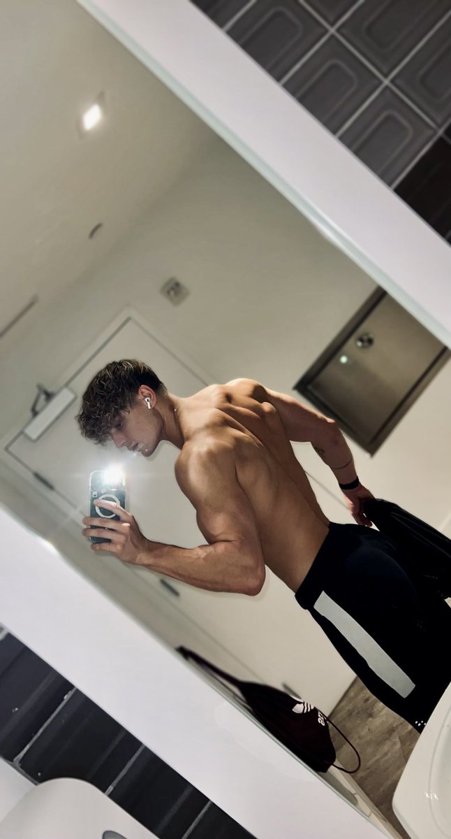 leonvers7's tweet image. Morning