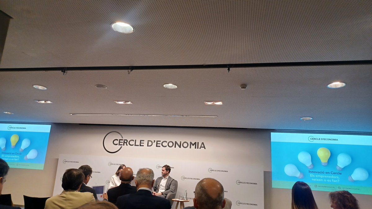 Bon dia!ara als debats #innovacio al <a href="/CdEconomia/">Cercle d'Economia</a> amb <a href="/pearvc/">Pear VC</a> moderat  <a href="/RitaAlmela/">RitaAlmela</a> debatint sobre si els emprenedors neixen o es fan? Quina es la nostra máquina d,emprenedoria?  Let,s startup together ! Play up !