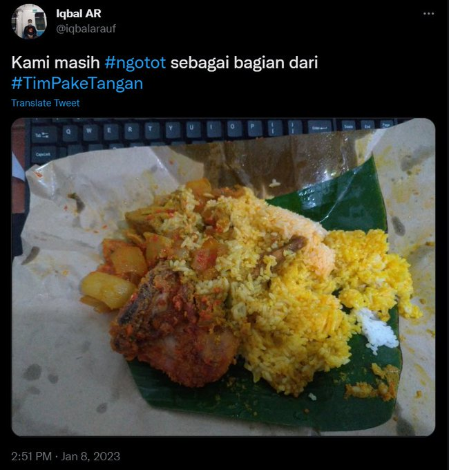 belajarlagiHQ's tweet photo. 4. Public Attention
Jonah Berger pernah bilang "The more public something is, the more likely people will imitate it"
Secara konteks makan naspad itu biasa dan banyak yg pernah ngelakuinnya. Hal yg relate inilah yg bikin orang mau kasih perhatian bahkan ikut ngomongin di socmed https://t.co/yb9FB3gUWM