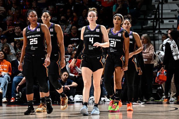 pptheleo's tweet photo. GAME DAY let's finish this off 🧡 https://t.co/AVdO8xoqbV