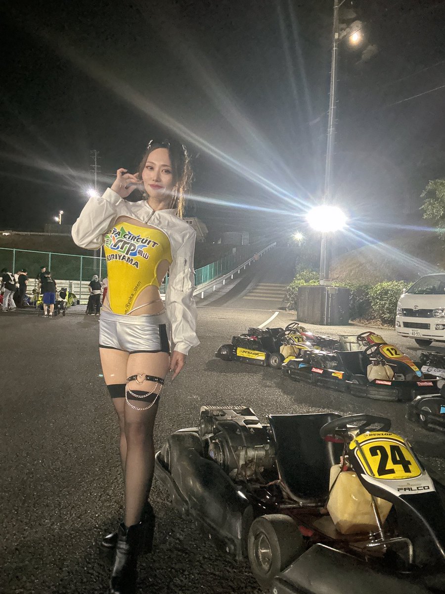 Ryoka_qeen's tweet photo. 月城涼香が
ここに立てる感謝を
心から味わった1日でした🫶
ありがとうございます😊
これからも
お世話になる予定です←
よろしくお願いいたします🙇‍♀️

@tokyovipper 
@cherrydollsjp 
@funnybikini 
@kota_circuit 
 #ハイレグ
  #レースクイーン
 #コスチューム 
 #衣装 
 #衣装が可愛くて興奮して撮った1枚
