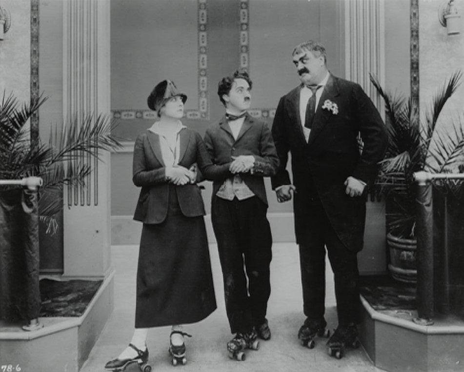 HippFest's tweet photo. Who's ready to laugh out loud on Sat 26 Oct with Neil Brand's Silent Comedy Triple-Bill? 💬 Ft. live open captioning of all spoken content.
Charlie Chaplin ⛸️ The Rink (1916)
Buster Keaton 🦅 The High Sign (1921)
Harold Lloyd 🌆 Never Weaken (1921)
🎟️ https://t.co/xv46Tl1U4y https://t.co/0AeCdorsmt