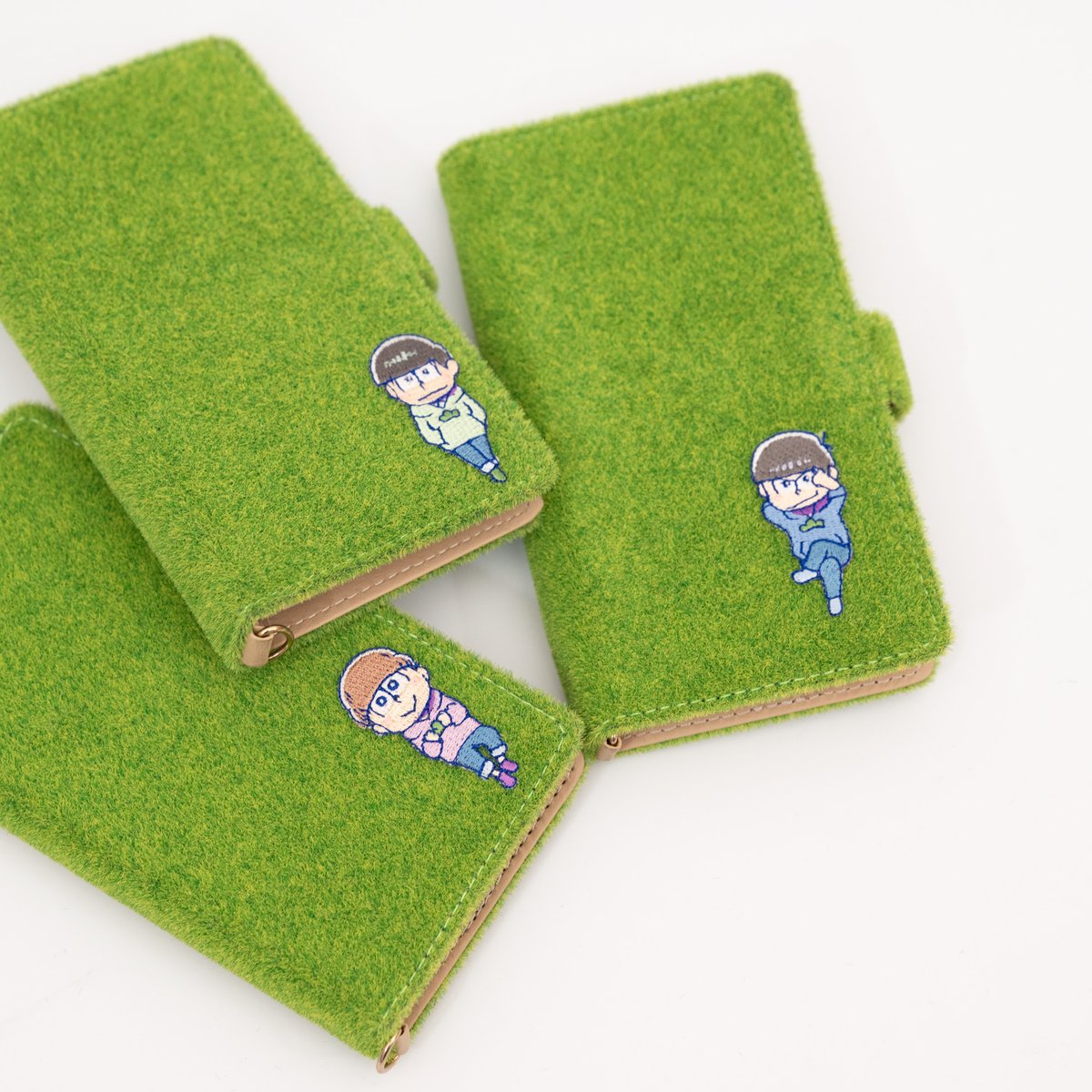 Shibaful_JP's tweet photo. 【Shibaful アーカイブス】 刺繍で表現したマルチスマホケース #おそ松さん #おそ松さん9周年 https://t.co/w7ngLuQG1K https://t.co/Nu2QiJ3Oc9