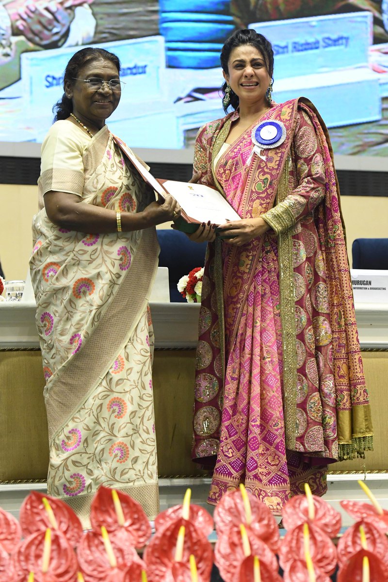 rashtrapatibhvn's tweet photo. President Droupadi Murmu presented the 70th National Film Awards in New Delhi. The President said that films and social media are the most powerful mediums to bring changes in society. She urged aware citizens, social organizations, and governments to work together to increase the reach of meaningful cinema to the audience.