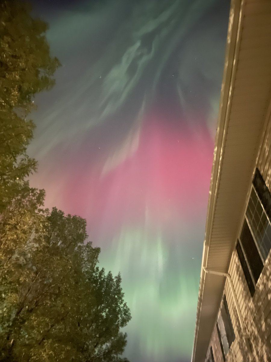 GlobalGwozdz's tweet photo. My partner and I were able to witness our very first #northernlights show last night. 😮 Absolutely breathtaking. I have a new appreciation for our land of living skies now! #aurora #AuroraBorealis https://t.co/c2kJGD9UiD