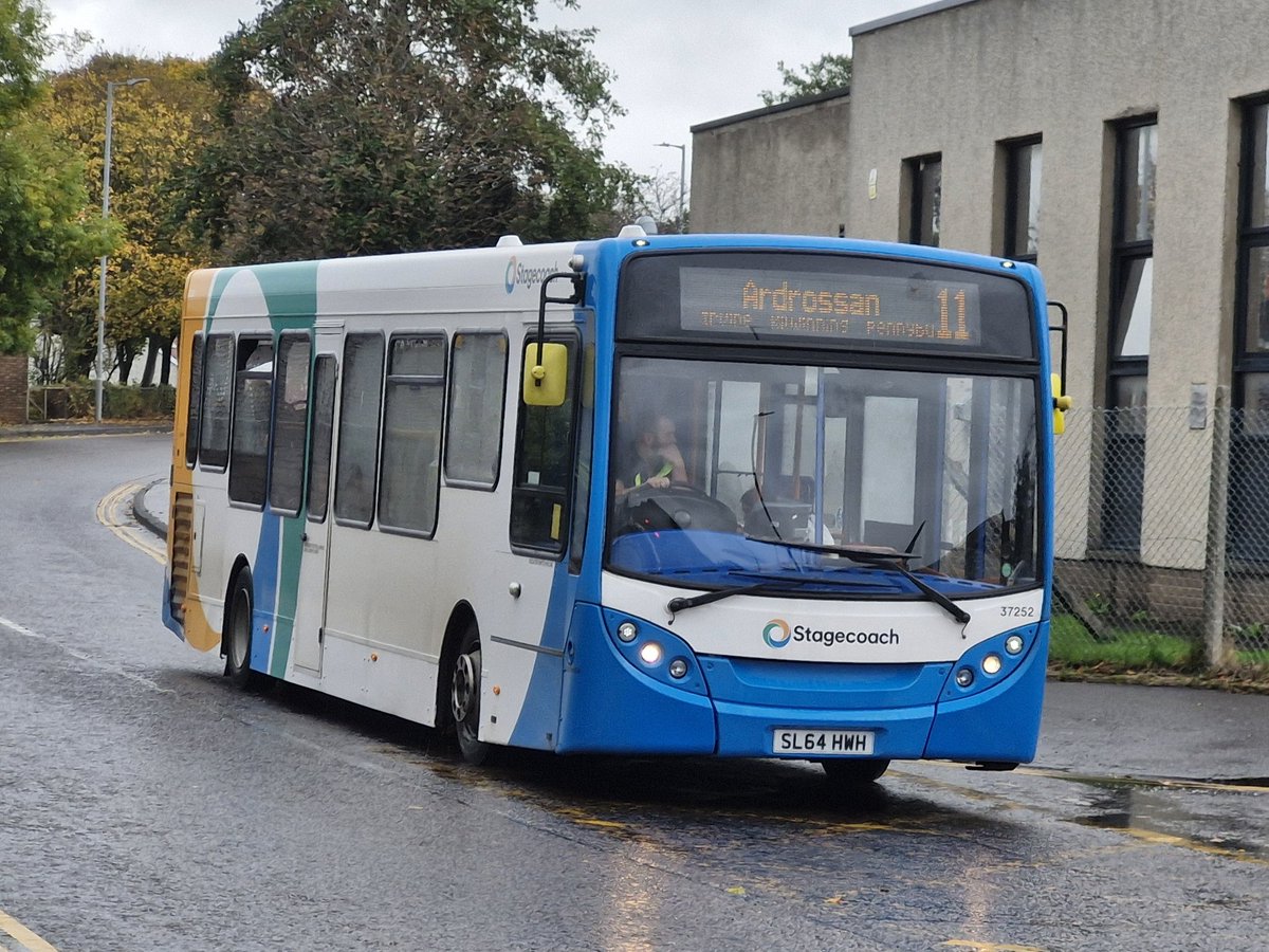 Rarest thing I've seen in ages
Stagecoach West Scotland 
ADL enviro 200
37252
SL64HWH
Making a rare appearance today on the 11