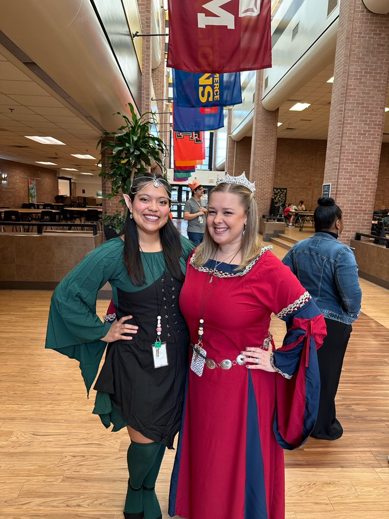 MrsLynesLV's tweet photo. Did I mention how much I LOVE spirit days??? Happy Medieval Day! Welcome to the Land of the Leopards! 👸🏼🧝♀️#Queens #LeaveALeopardPrint @LakeviewMS @MsC_lovesbooks https://t.co/bTSlDM6zo5