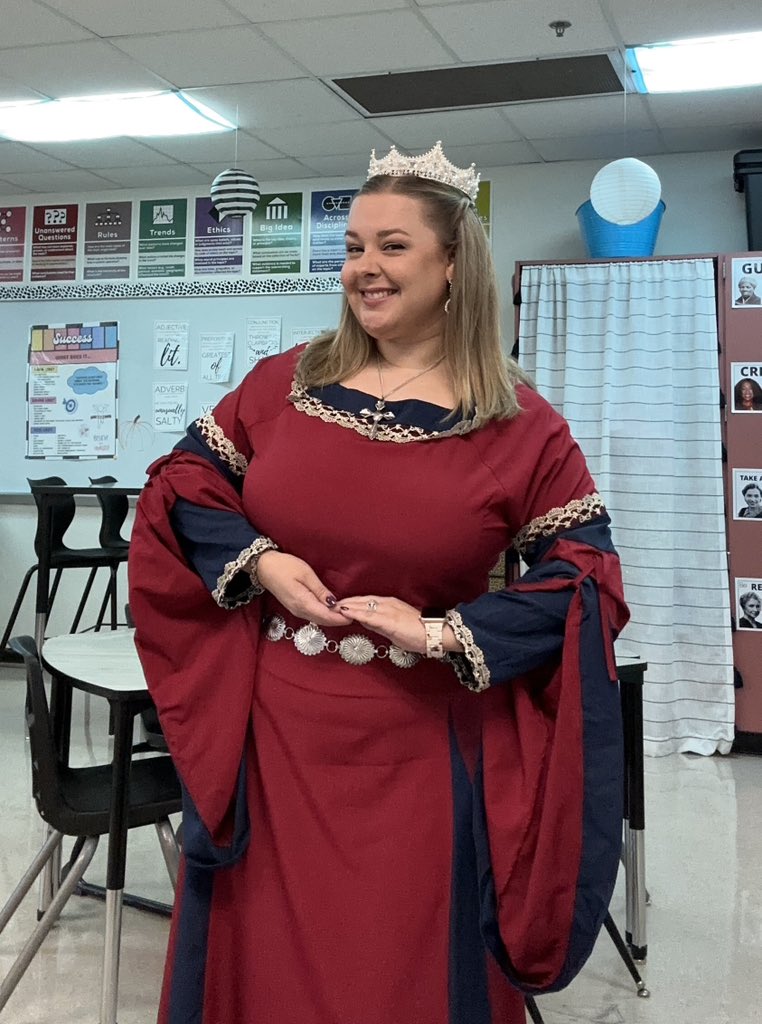 Did I mention how much I LOVE spirit days??? Happy Medieval Day! Welcome to the Land of the Leopards! 👸🏼🧝‍♀️#Queens #LeaveALeopardPrint <a href="/LakeviewMS/">Lakeview MS</a> @MsC_lovesbooks