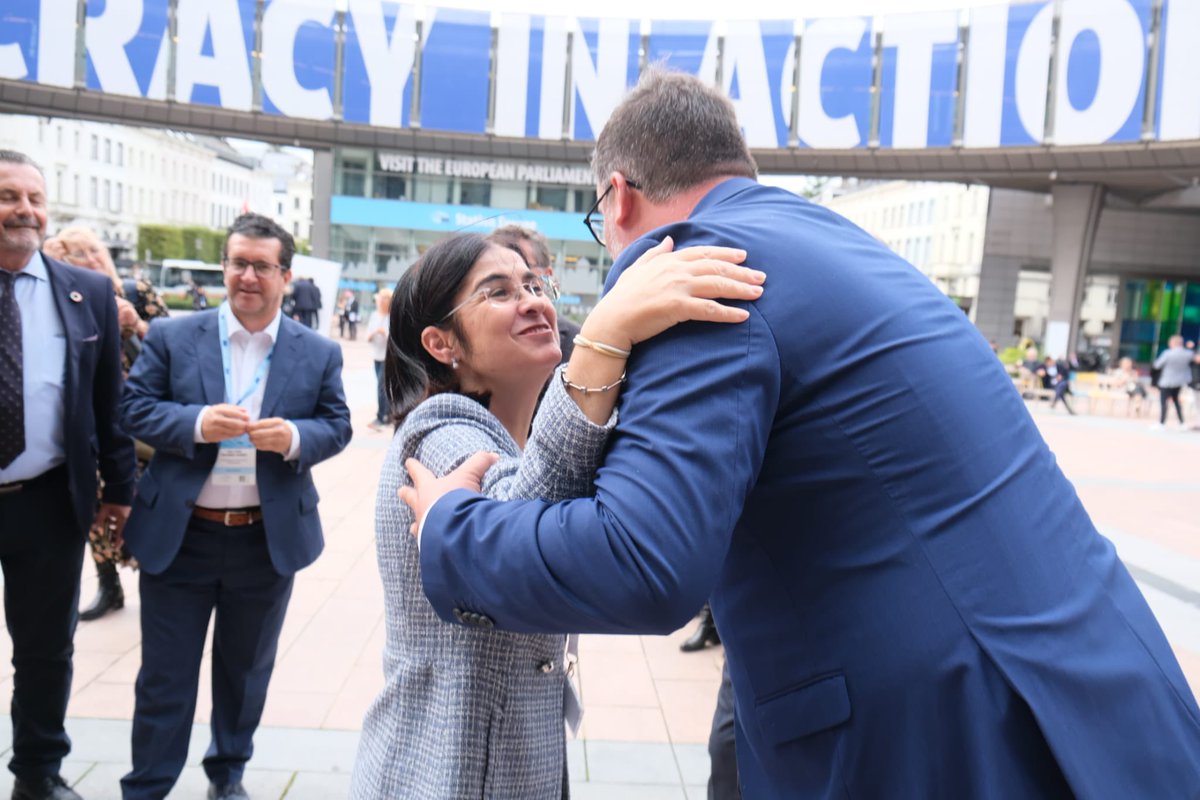 Que bien sienta encontrarte en Bruselas con alcaldes y alcaldesas de Canarias, compartiendo inquietudes comunes y pensando en cómo seguimos trabajando para mejorar la vida de nuestros ciudadan@s 

<a href="/fecam_oficial/">FECAM - Federación Canaria de Municipios</a>  <a href="/_mari_brito/">Mari Brito</a> <a href="/jfacsua/">Juan Jesús Facundo Suàrez</a> <a href="/FranciscoAtta/">Francisco Atta Pérez</a> <a href="/EscolasticoGilH/">Escolástico Gil</a> <a href="/jflabogados/">Jonathan Felipe</a>