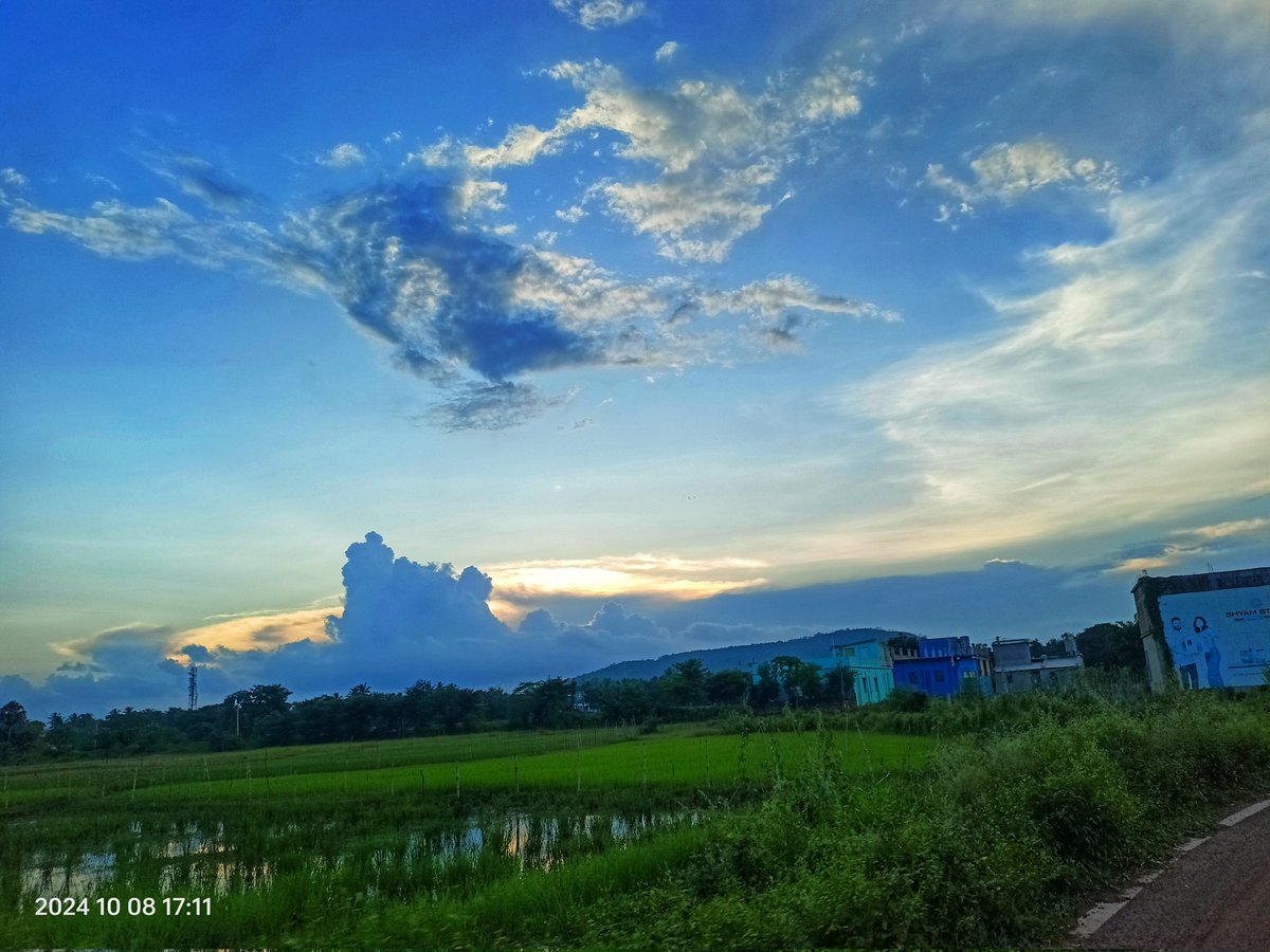AmitKum93064205's tweet photo. ଶୁଭ ସନ୍ଧ୍ୟା 
#sunsetphotography
#villagelife 
#beutifulsky https://t.co/6shKT3jNzU