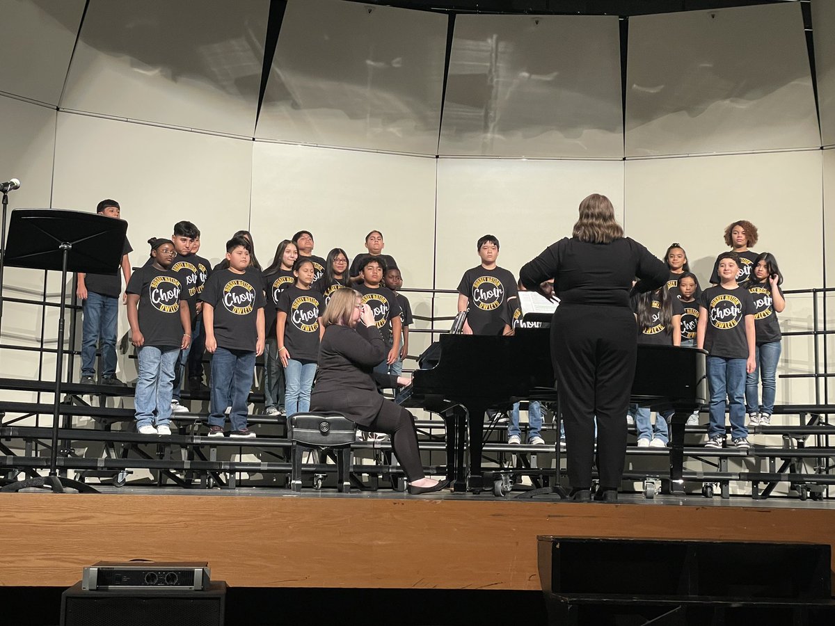 Bussey_Owlets's tweet photo. What an incredible evening we had! Our amazing Owlet choir took the stage for the Fall Concert, and they truly soared! 🦉✨ 
Thank you to everyone who came out to cheer on our Owlets—your energy made it a night to remember! Can't wait for the next one! 🎉
#OwletsSing #FallConcert https://t.co/ew0ou3IHEx