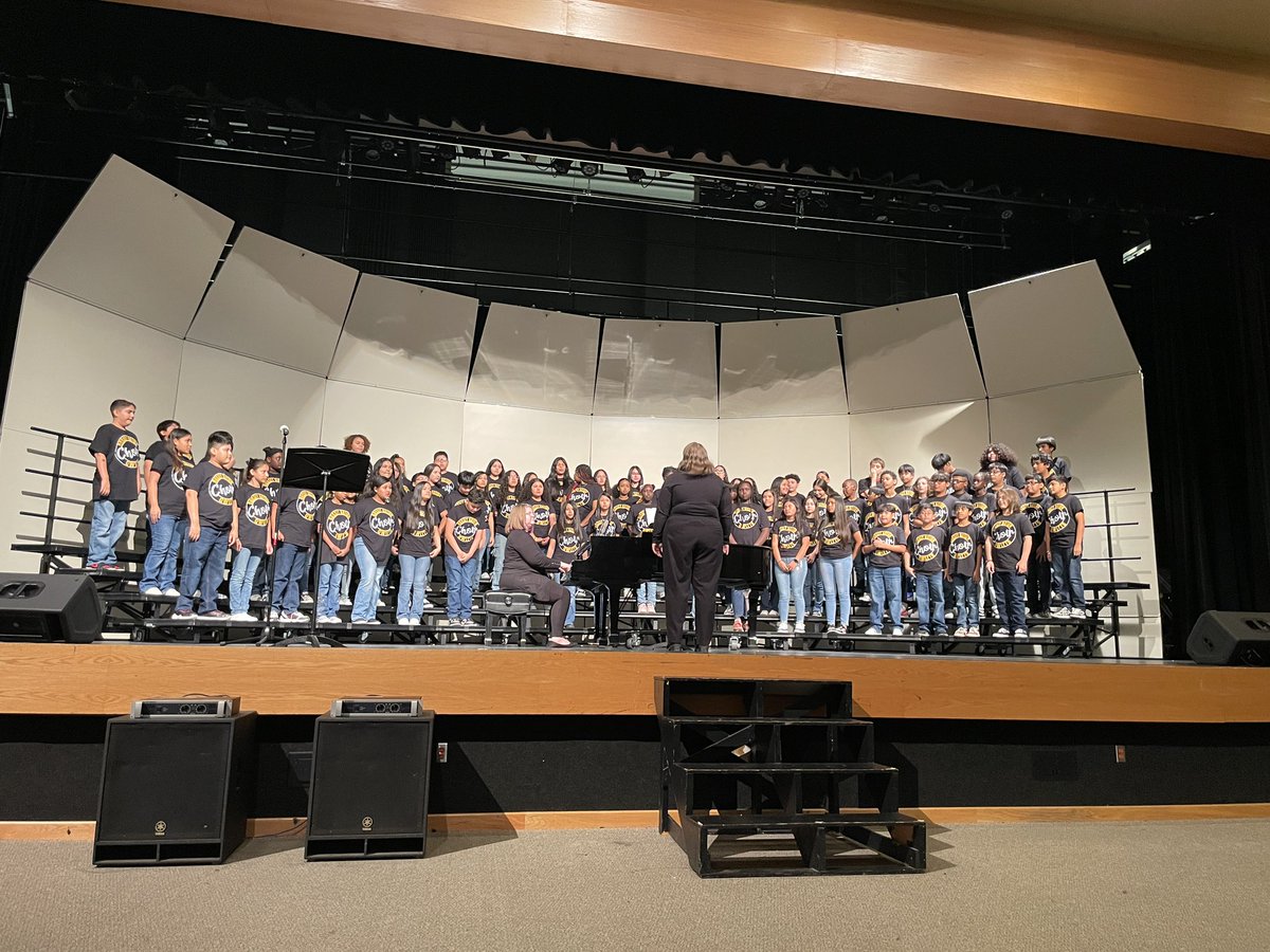 Bussey_Owlets's tweet photo. What an incredible evening we had! Our amazing Owlet choir took the stage for the Fall Concert, and they truly soared! 🦉✨ 
Thank you to everyone who came out to cheer on our Owlets—your energy made it a night to remember! Can't wait for the next one! 🎉
#OwletsSing #FallConcert https://t.co/ew0ou3IHEx